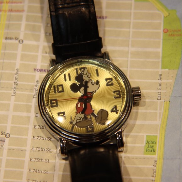 Disney Men's Mickey Mouse Watch - Picture 1 of 6